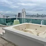 Apartamenro en Manga cartagena Duplex, aire acondicionado